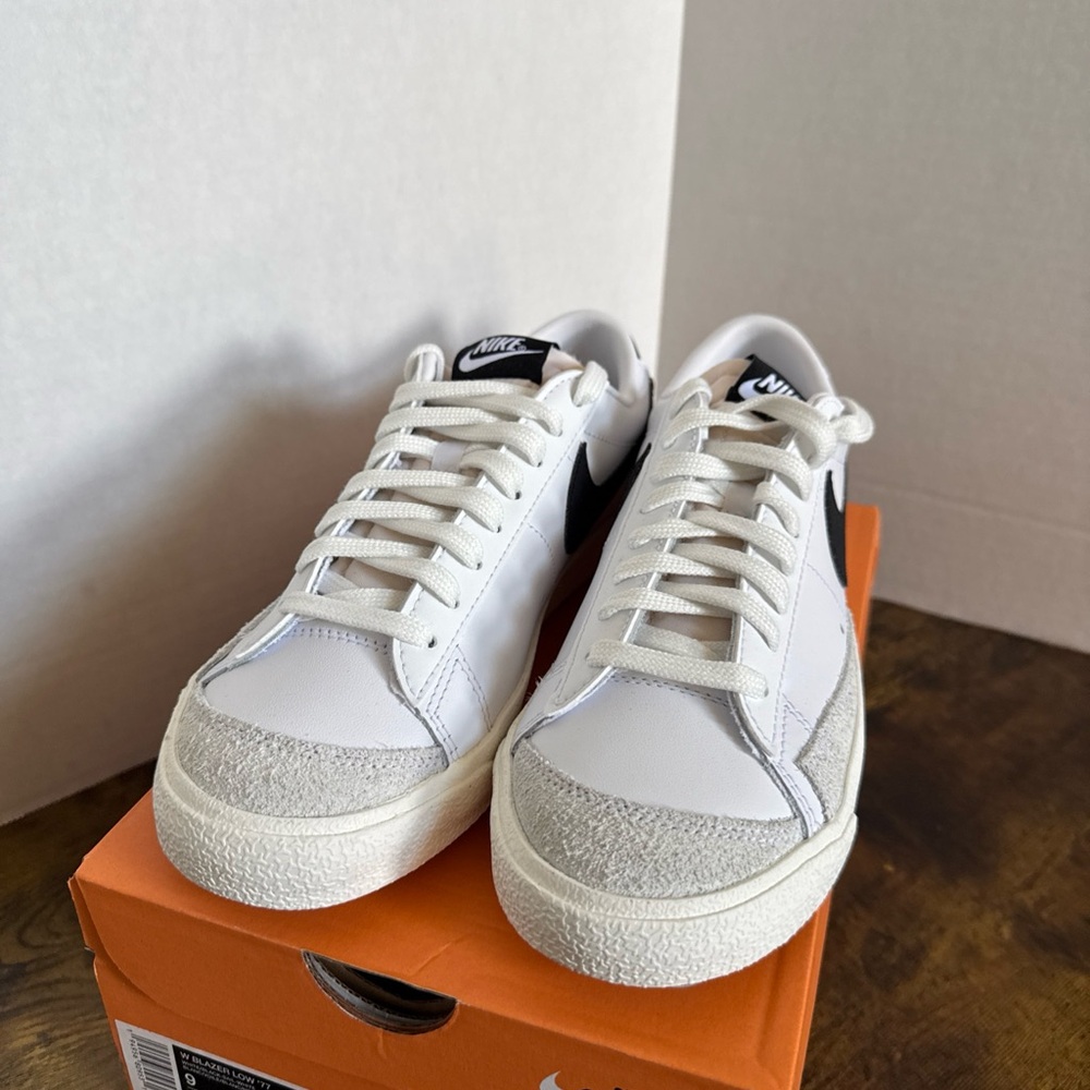 Nike Women’s Blazer Low 77 Size 9/9.5 White Black New Athletic Shoes